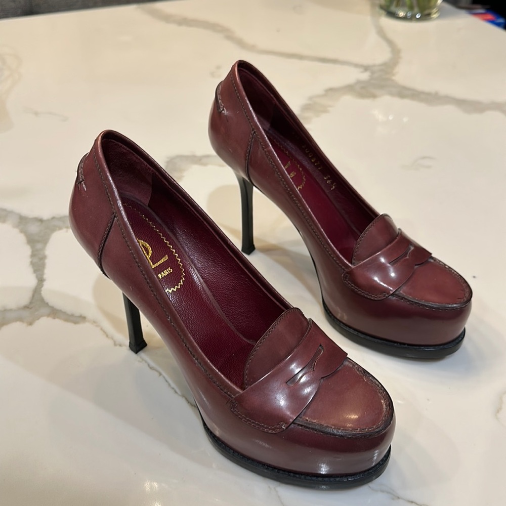 YVES SAINT LAURENT TRIBTOO BURGUNDY PENNY LOAFER PUMPS.  SIZE 6